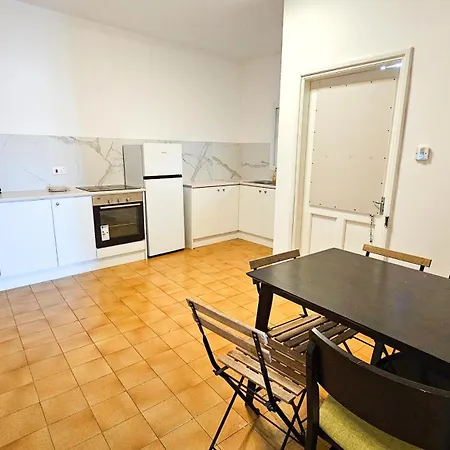 Downtown Rooms, 200m From Marina Habitación en casa particular *