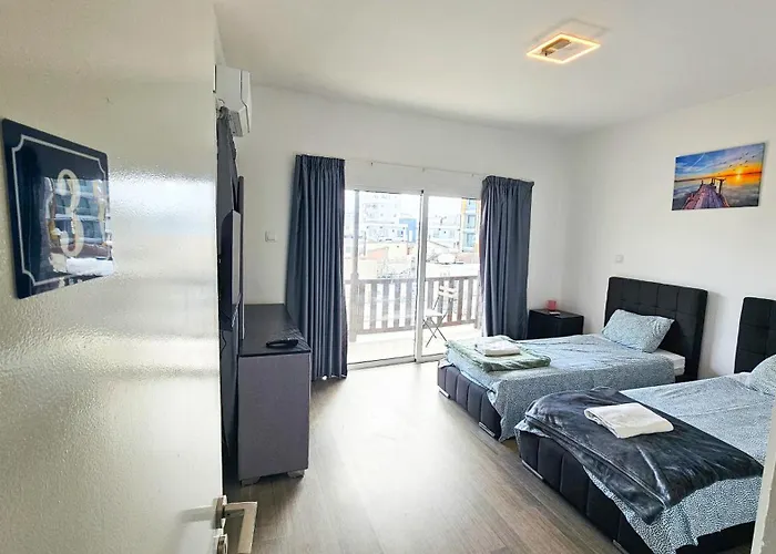 Downtown Rooms, 200m From Marina Проживання в сім'ї *