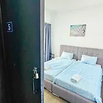 Downtown Rooms, 200m From Marina Ubytování v soukromí Larnaca