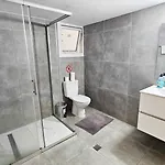 Ubytování v soukromí Downtown Rooms, 200m From Marina