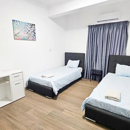 Downtown Rooms, 200m From Marina Larnaca