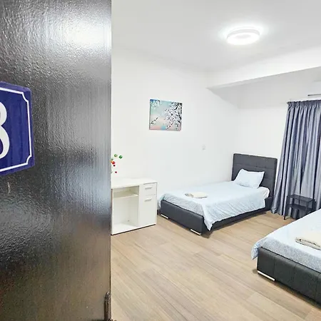Downtown Rooms, 200m From Marina Larnaca