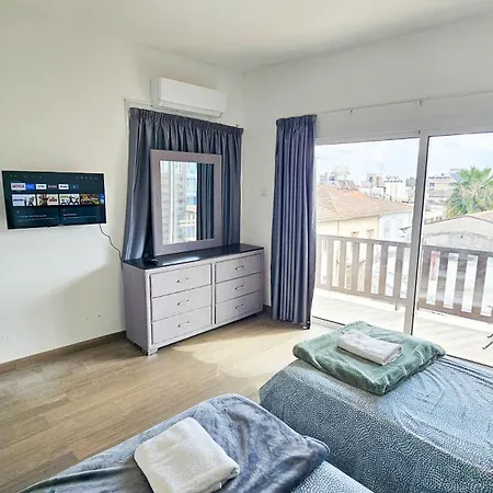 Ubytování v soukromí Downtown Rooms, 200m From Marina Larnaca