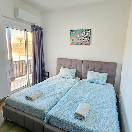 Downtown Rooms, 200m From Marina *