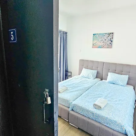 Downtown Rooms, 200m From Marina Séjour chez l'habitant Larnaca