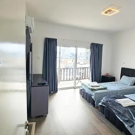 Downtown Rooms, 200m From Marina Kwatera prywatna *