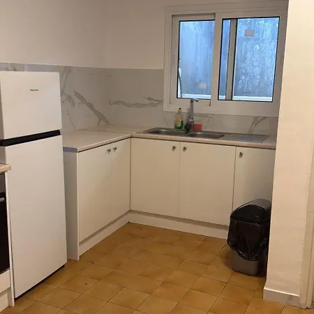 Séjour chez l'habitant Downtown Rooms, 200m From Marina Larnaca