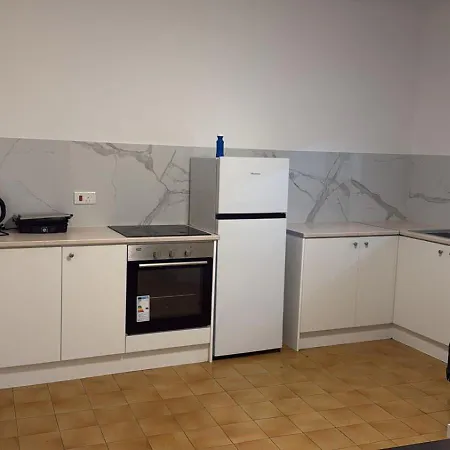 Downtown Rooms, 200m From Marina Kwatera prywatna *