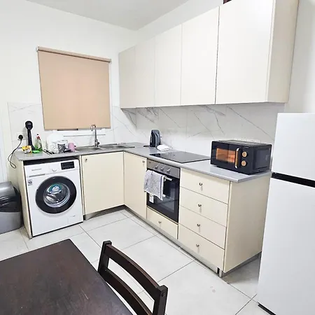 Downtown Rooms, 200m From Marina Larnaca