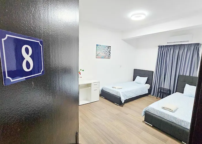 Downtown Rooms, 200m From Marina Λάρνακα
