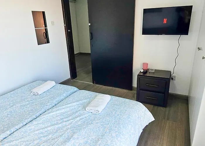 Downtown Rooms, 200m From Marina Kwatera prywatna Larnaca