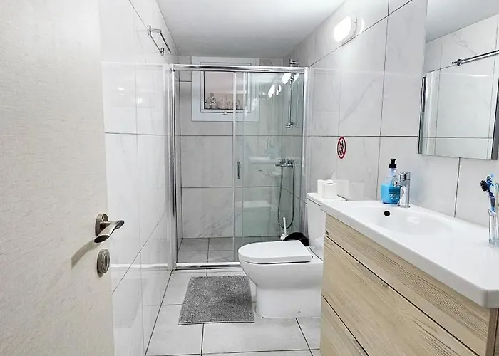 Downtown Rooms, 200m From Marina