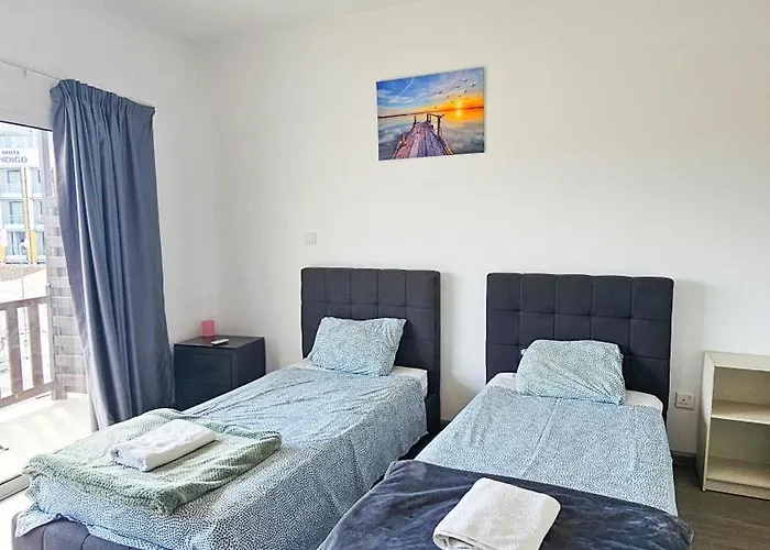 Проживание в семье Downtown Rooms, 200m From Marina Ларнака