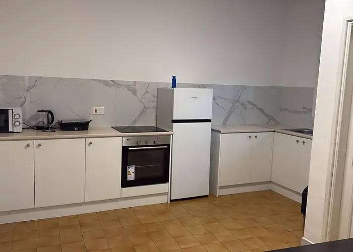 Downtown Rooms, 200m From Marina Проживание в семье *